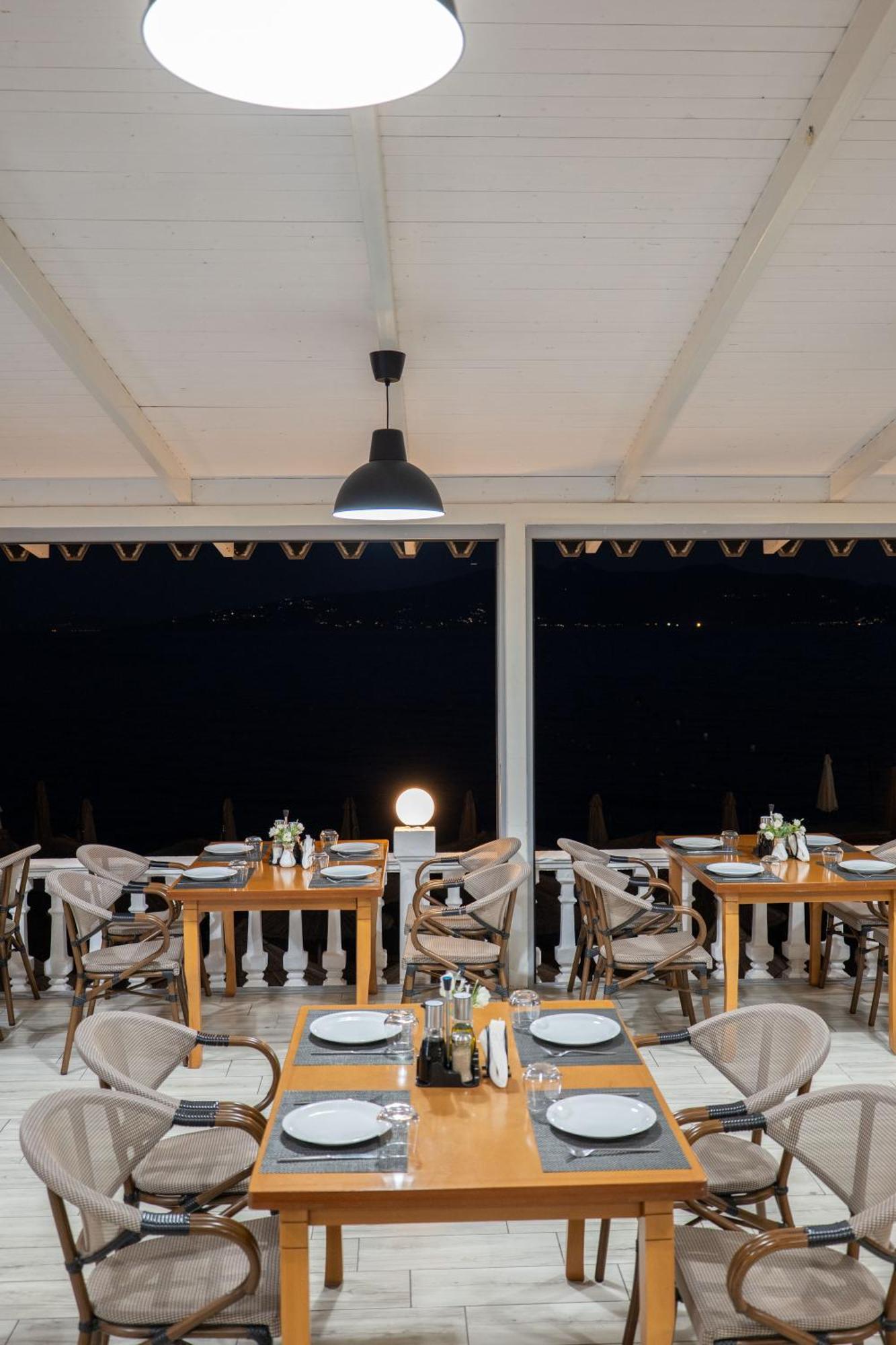 Hotel Kompleks Joni Sarandë 外观 照片