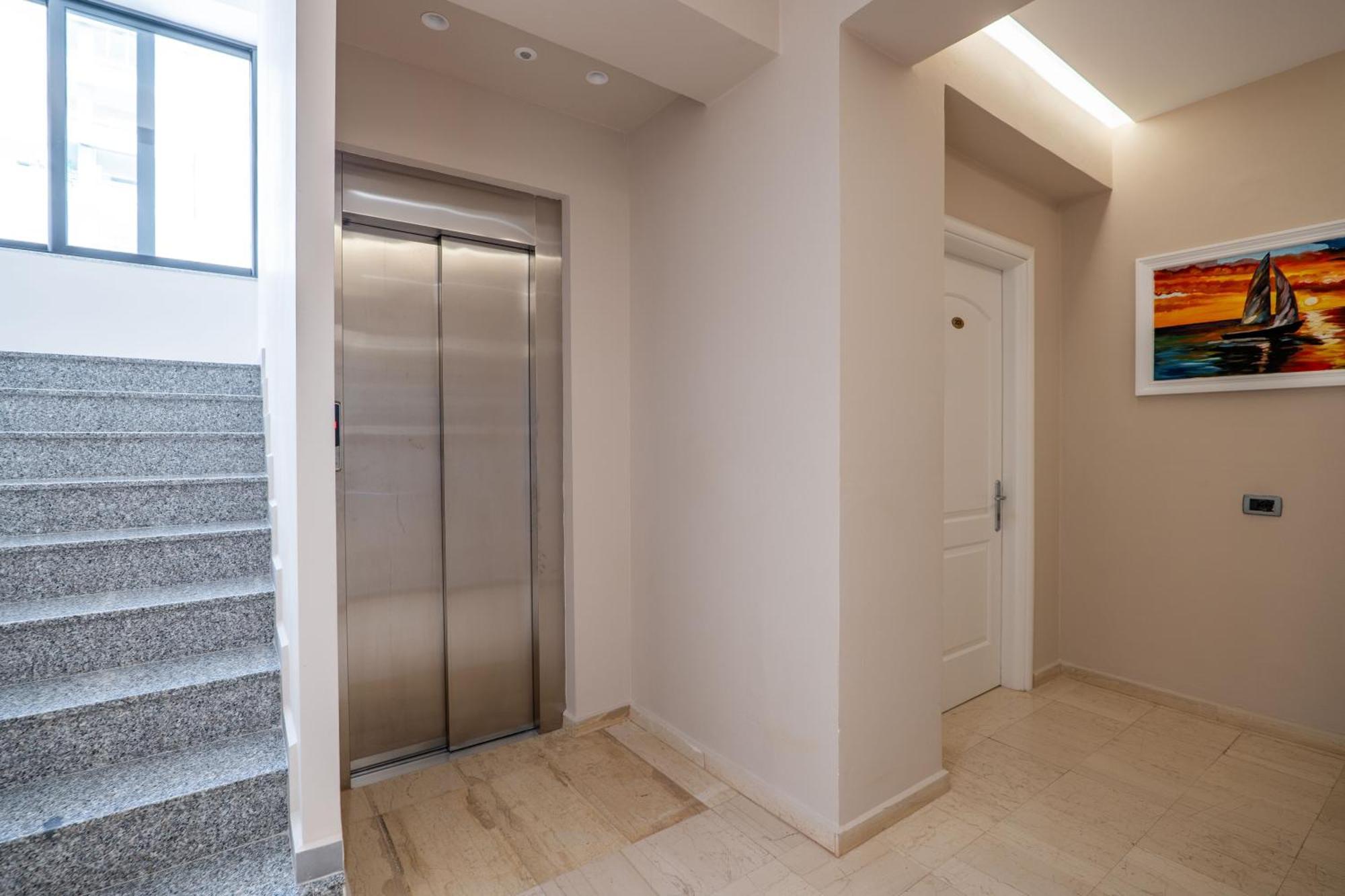 Hotel Kompleks Joni Sarandë 外观 照片