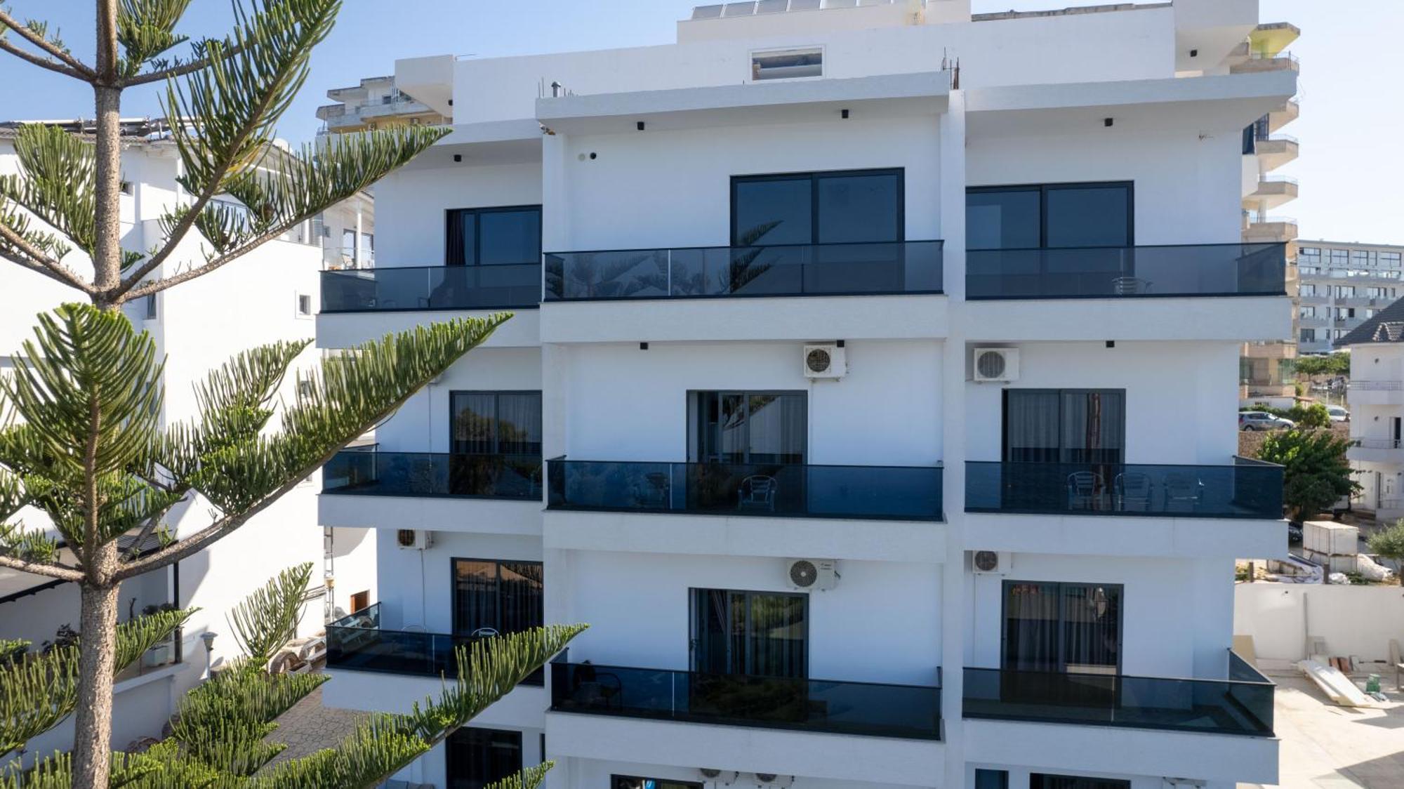 Hotel Kompleks Joni Sarandë 外观 照片